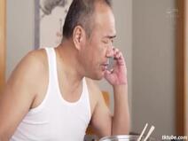 【不倫】  情熱的な老人に全身を愛撫され、体液を貪られる。義父だけに...。従順クレンメ介護妻 冨安玲於奈