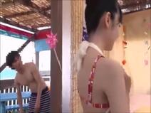 【素人】ボーイフレンドがブラインドの向こう側にいるにもかかわらず...。美少女がエロマッサージ師に激しく犯されイカされる